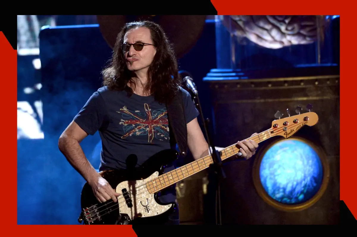 Penampilan legendaris Geddy Lee dan Alex Lifeson dari RUSH yang siap menggebrak panggung United Center Chicago.
